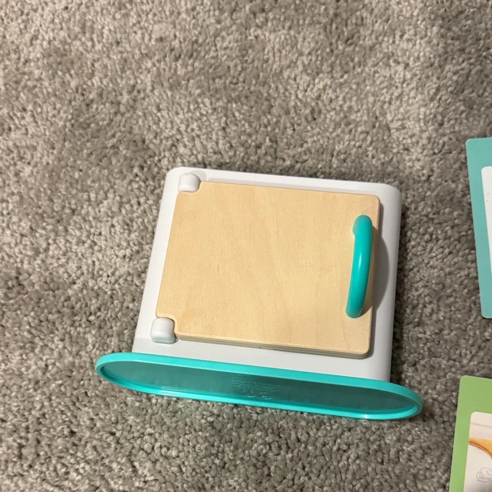 Lovevery Emotion Match Mirror & Card Set - Picture 7 of 9